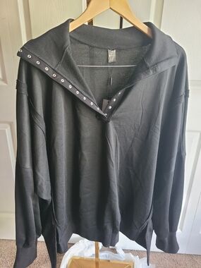 Women’s Black V‑Neck Snap Detail Sweater